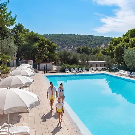 Gattarella Family Puglia - Self Catering In The Pinewood Vieste